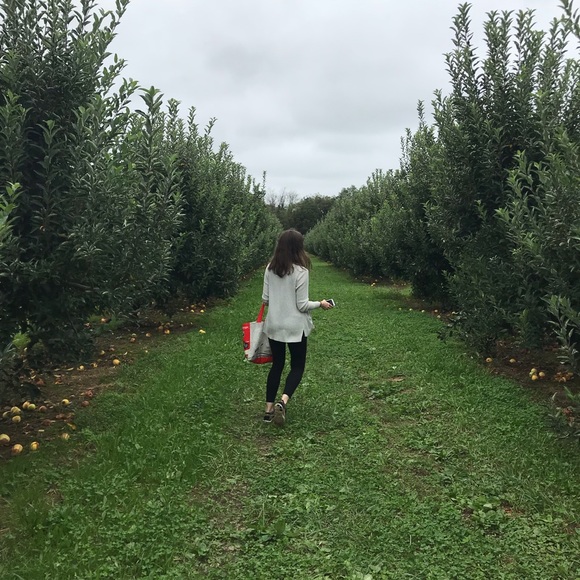 Meet your Posher, Jessica - Picture 1 of 1